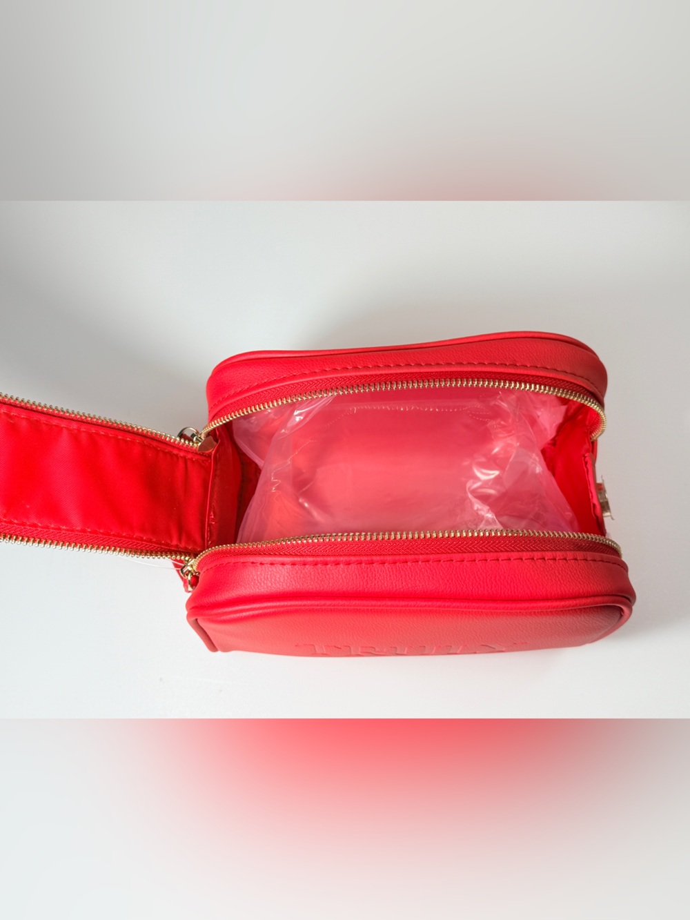 TRULY Red Cosmetic Case  - NEW - Picture 3 of 3